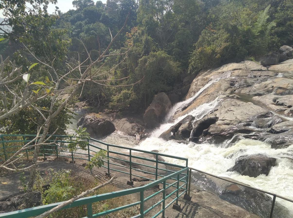 Hotel Monsoon Grande Munnar Exterior foto